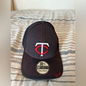 TWINS New Era SMALL/MEDIUM